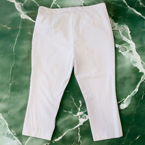 White Theory Easy Capri Pants | Size 10 - Picture 2 of 6